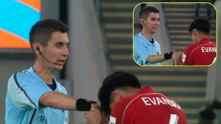 Evandra Florasta Cium Tangan Wasit usai Bawa Timnas Indonesia U-17 Berhasil ke Piala Planet U-17 2025