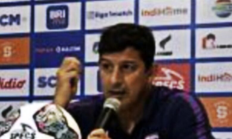 Madura United kembali mempercayakan kedudukan ahli untuk Alfredo Vera