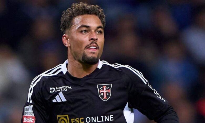 Olympique Lyon dikabarkan amankan pemindahan Ruben Kluivert