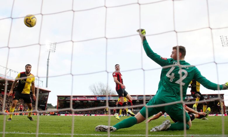 Klub sepak bola Klub sepak bola Everton rekrut kiper Bournemouth Mark Travers