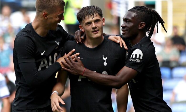 Tottenham menyingkap pra-musim dengan kemenangan 2-0 kontra Reading