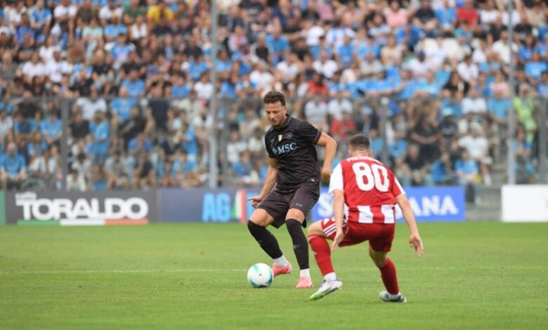 regu klub Napoli tutup pramusim dengan kemenangan 2-1 menghadapi Olympiakos