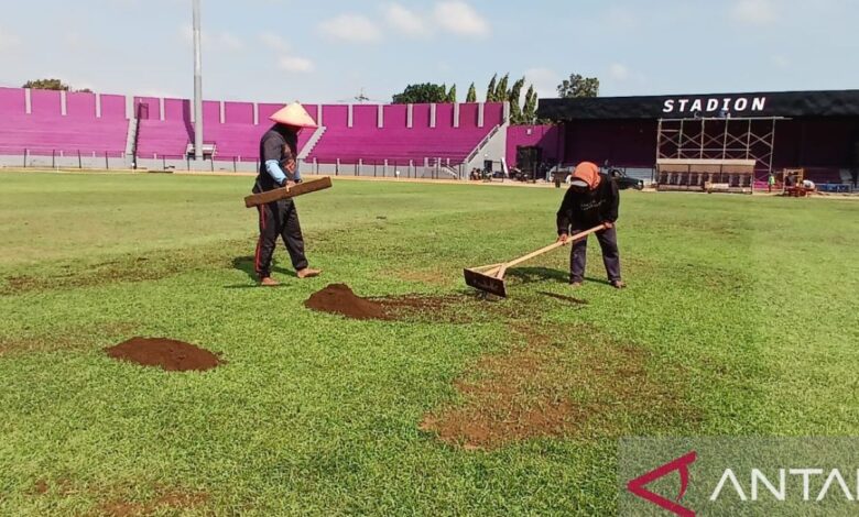 Manajemen Persik: Perbaikan Stadion Brawijaya fokus top dress rumput