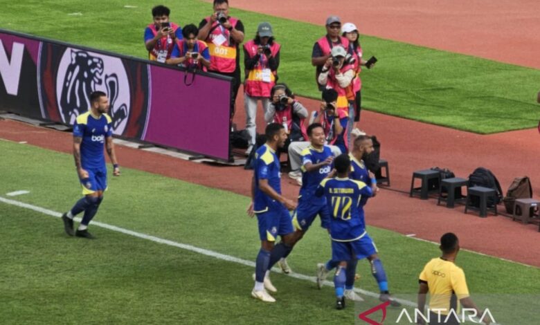 “Hattrick” Dalberto bantu Arema tumbangkan PSBS 4-1