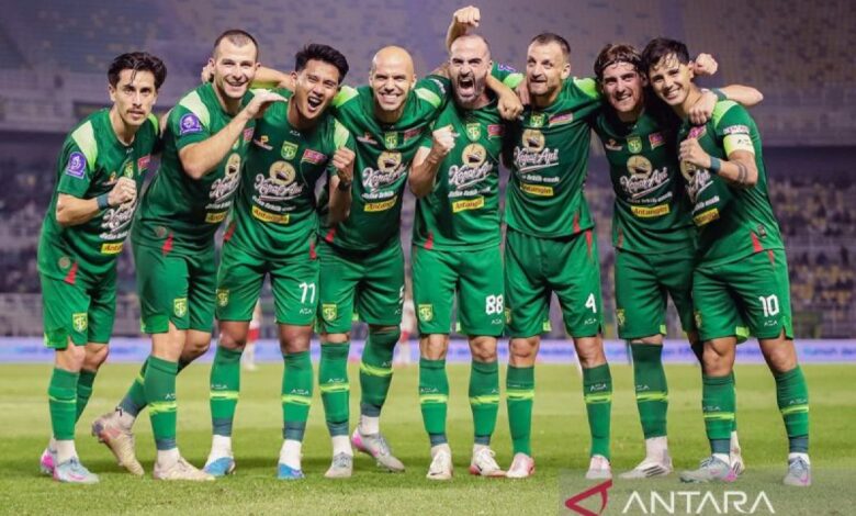 Persebaya bungkam Bali United 5-2 pada GBT