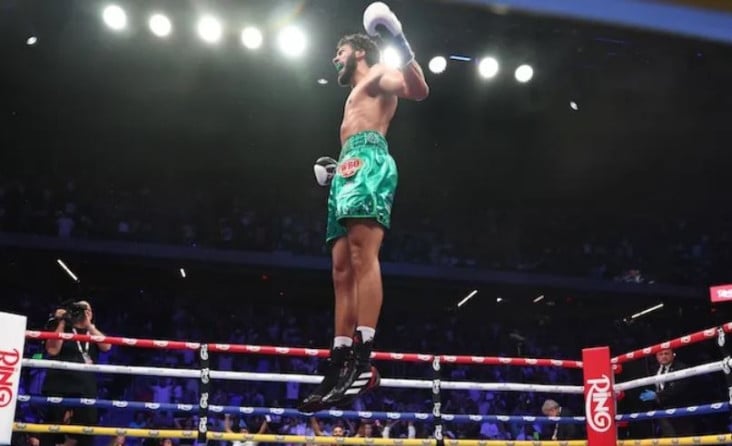 Hamzah Sheeraz Gusur Jermall Charlo dari Puncak Ranking WBC