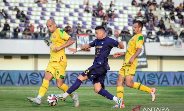 Persebaya curi kemenangan satu-nol dari kandang Persita