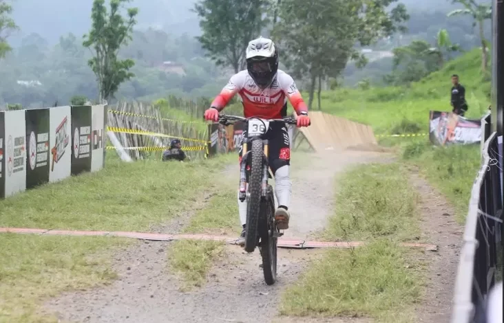 Rendy Varera Comeback juga Juara Putaran Kedua 76 Indonesian Downhill 2025