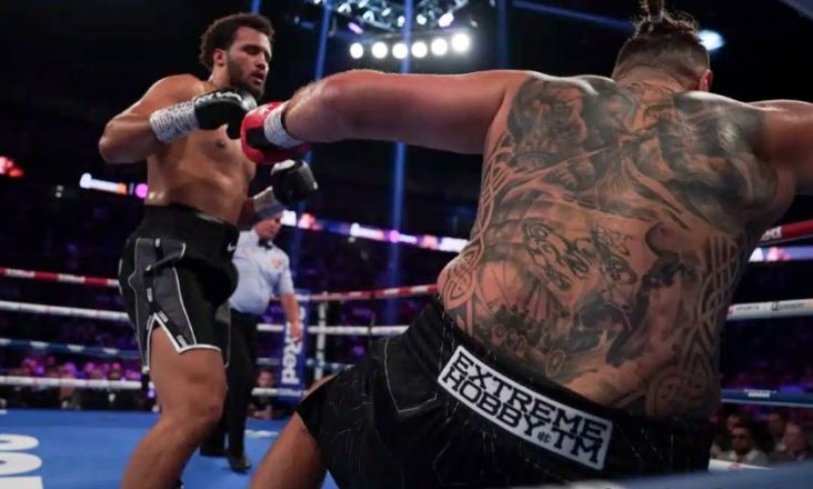 Strategi Keselamatan Moses Itauma: Apakah Ia Sembunyikan Dagu Kaca?