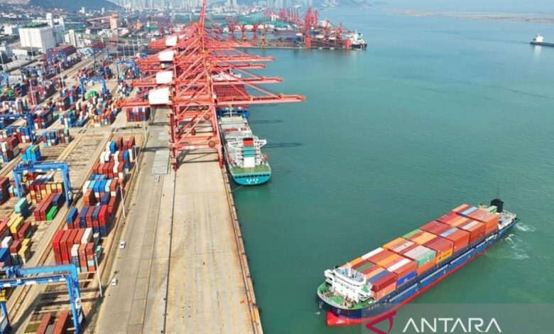 Perang dagang: China balas Amerika Serikat dengan pungutan tarif pada pelabuhan