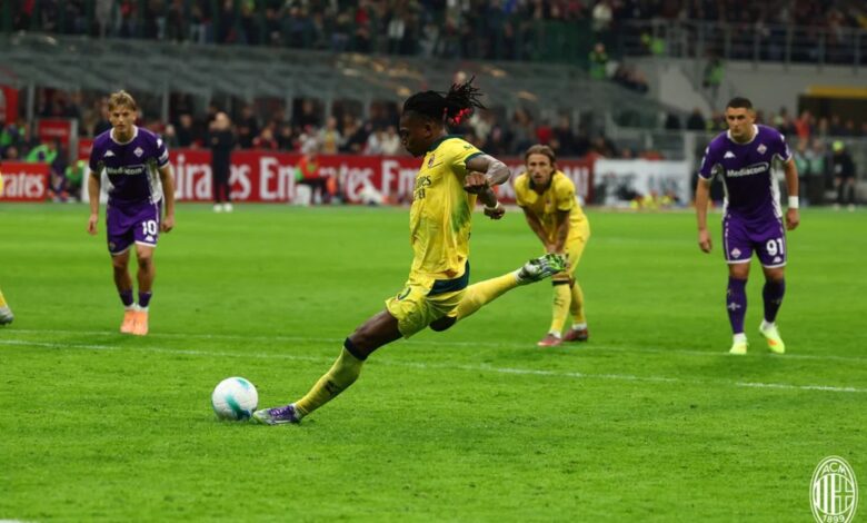 Dua gol Rafael Leao bawa AC Milan kalahkan Fiorentina 2-1