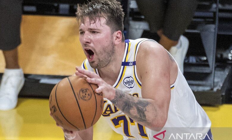 Luka Doncic jalani debut pramusim pada waktu Lakers lawan Suns