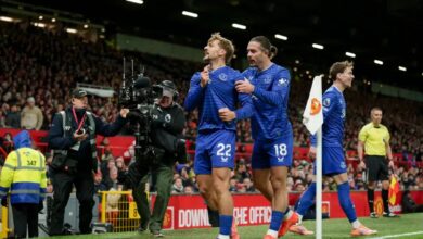 Manchester United dipermalukan pada waktu lawan 10 pemain Klub sepak bola Klub sepak bola Everton
