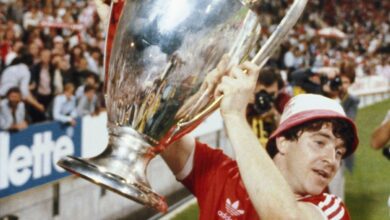 Pahlawan dua Piala Eropa Nottingham, John Robertson meninggal planet