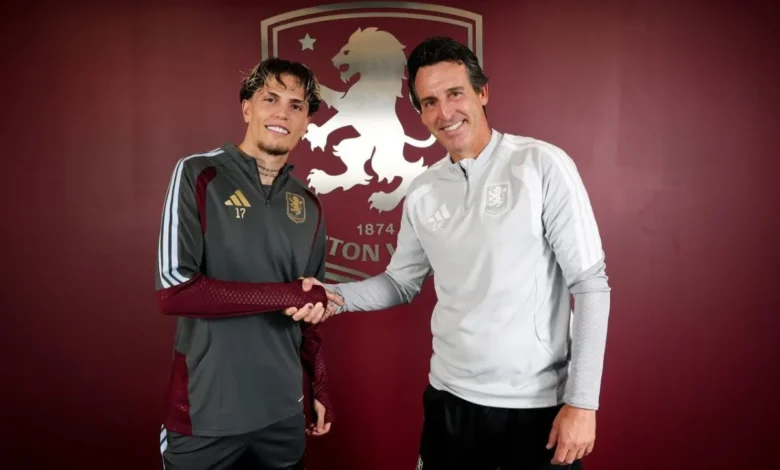 Alejandro Garnacho resmi meninggalkan Chelsea setelah hanya semusim membela klub asal London tersebut. Winger Argentina itu bergabung dengan Aston Villa dengan status pinjaman hingga akhir musim 2026/27.