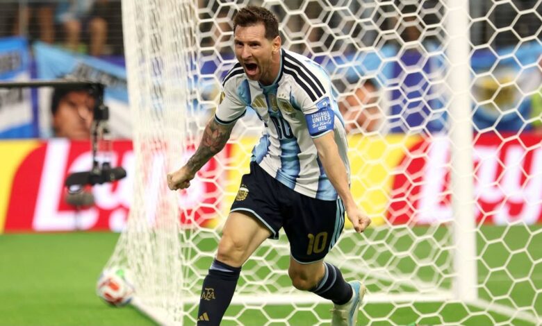 Lionel Messi kembali berada di ambang pencapaian luar biasa dalam kariernya. Setelah membawa Argentina melaju ke final Piala Dunia 2026, kapten La Albiceleste kini berpeluang menutup turnamen dengan tiga penghargaan paling prestisius sekaligus.