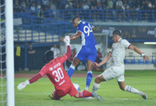 Persib Bandung menang atas Arema FC pada matchday pertama Grup A Piala Presiden 2026 di Stadion Si Jalak Harupat, Sabtu (25/7) malam WIB. Maung Bandung menang 1-0 lewat gol yang dicetak Uilliam Baros pada babak pertama.