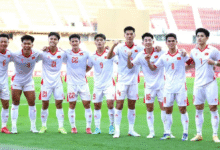 Timnas Vietnam meraih hasil besar dengan mengalahkan Timnas Indonesia 3-0 pada matchday ketiga Grup A Piala AFF 2026. Bermain di Stadion Pakansari, Bogor, Senin (3/8/2026) malam WIB, The Golden Star tampil efektif sepanjang pertandingan.