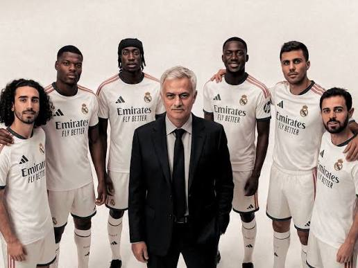 Real Madrid belum menghentikan pergerakannya di bursa transfer musim panas. Setelah berhasil mendapatkan Ibrahima Konate, pelatih Jose Mourinho masih menginginkan satu bek tengah lagi untuk memperkuat lini pertahanan.